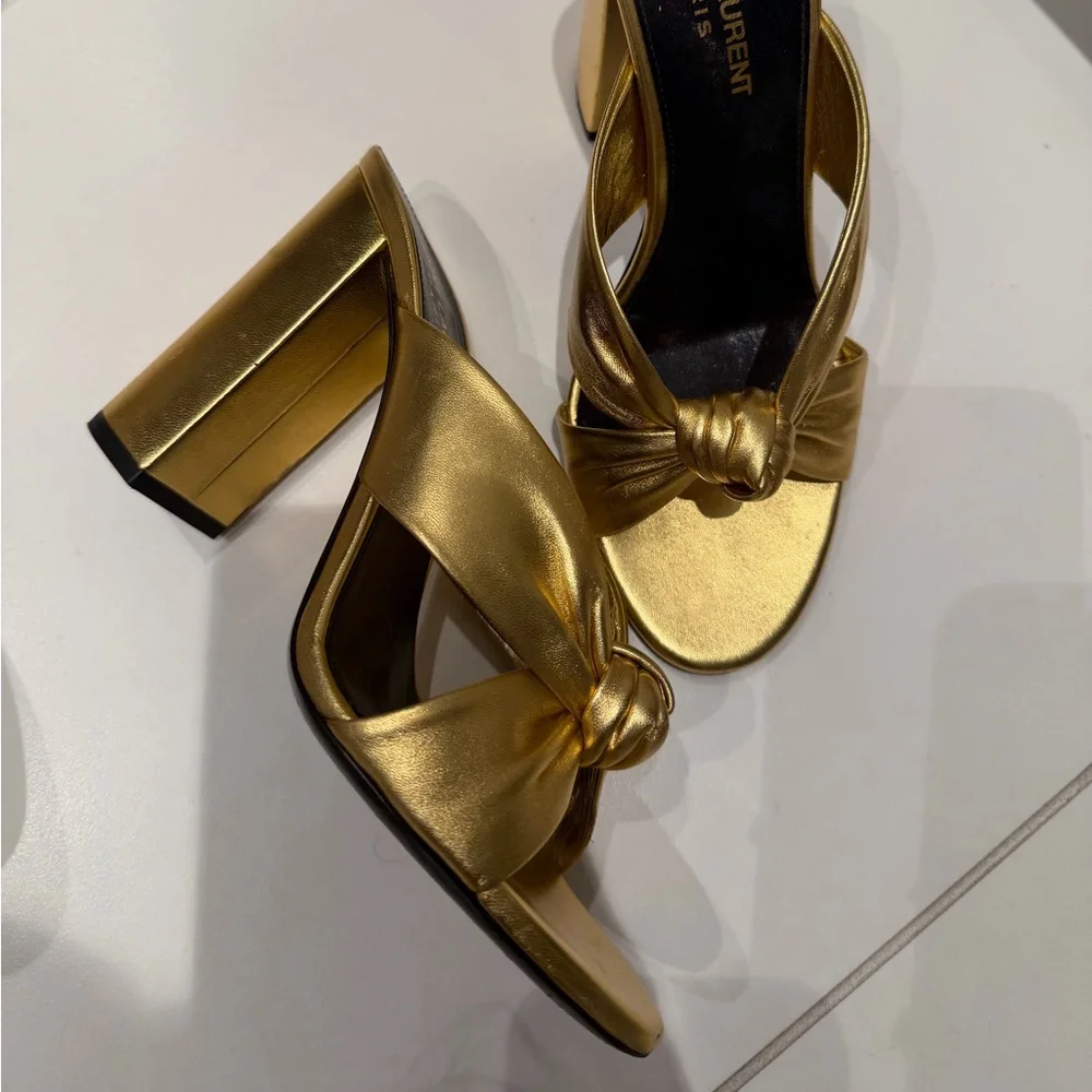 Saint Laurent Loulou 100mm
Metallic Leather Mule Sandals - Picture 3 of 8